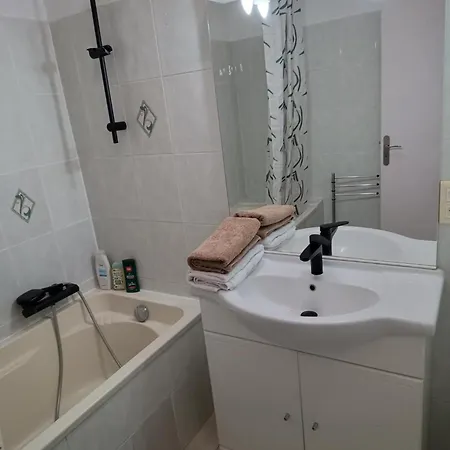 Cosy, Equipe, Wi-fi Proche Clinique Saint-pierre *